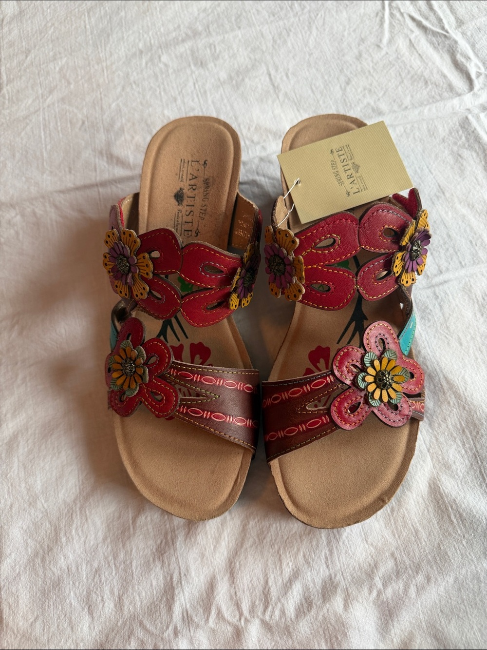 L’Artiste Cutout Floral Leather Slide Sandals